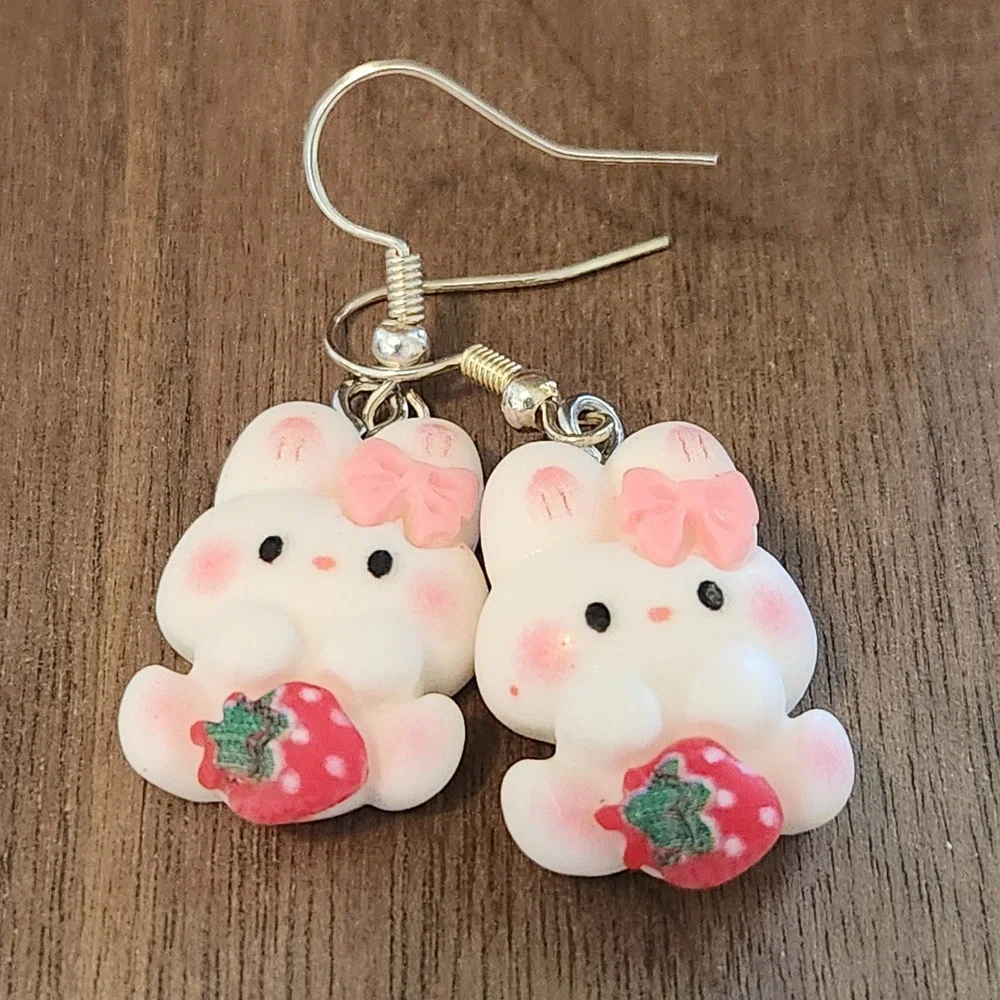 Handcrafted White Bunny w/Strawberry Dangle Drop Earrings NEW‎ Female Easter
